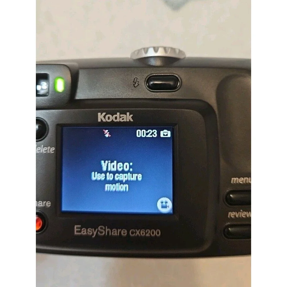 Kodak Digital Camera EasyShare CX6200 2.0MP Silver With Docking Station And Case
